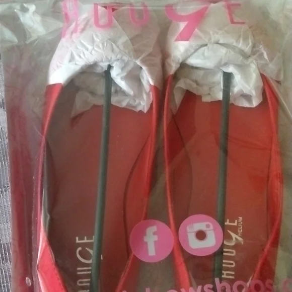 Shoes - Picture 2 of 4